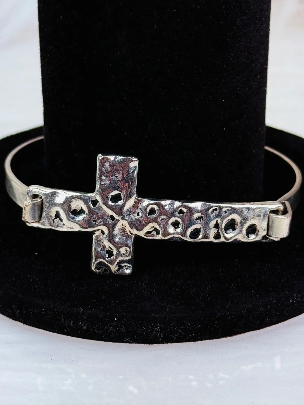 Vintage aged, Silvertone hammered cross bangle bracelet